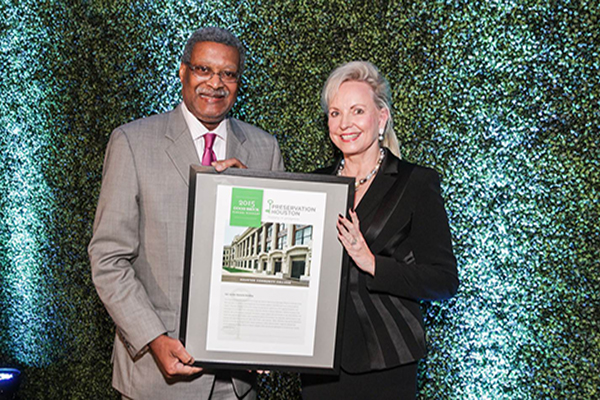 Preservation Houston President Jane-Page Crump presents Dr. Harmon with a Good Brick Award for HCC’s restoration of the San Jacinto Memorial Building. Kim Coffman photo.